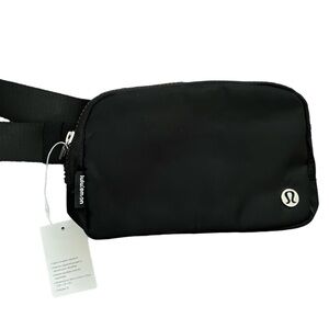 Lululemon everywhere belt bag